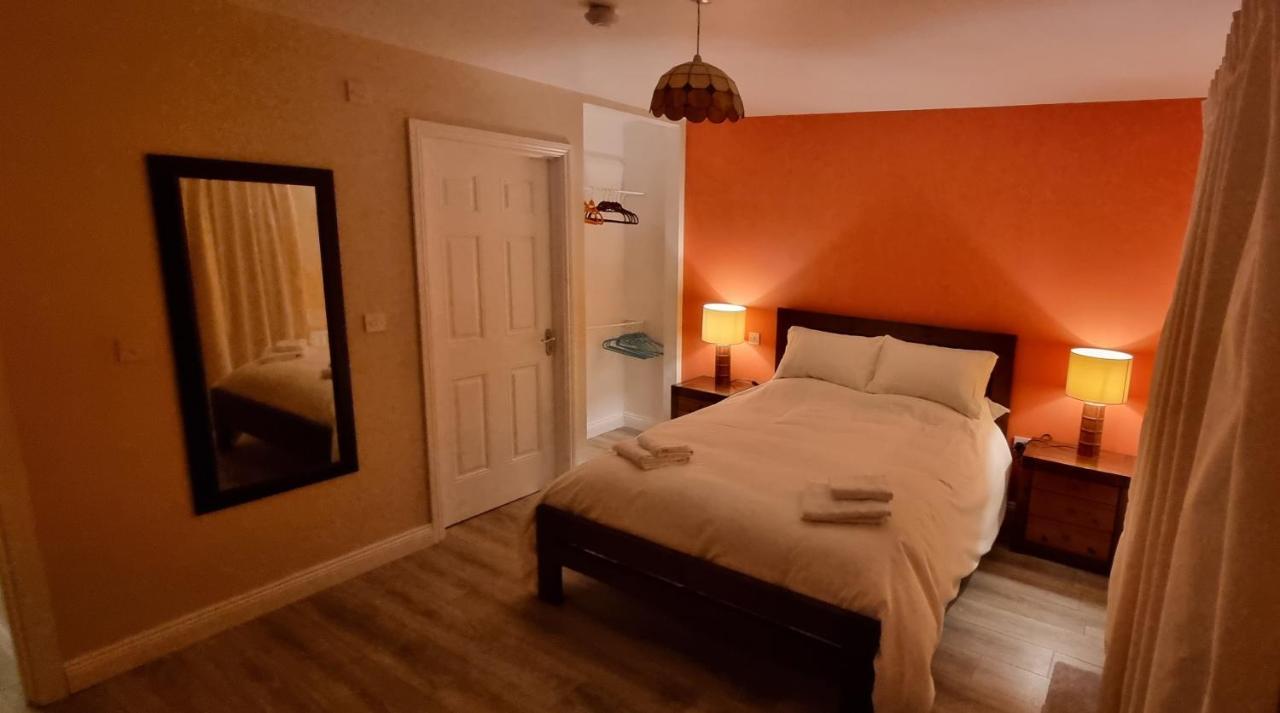 Spacious Curragh 2-Bed Apartment With Own Entrance Brownstown Dış mekan fotoğraf