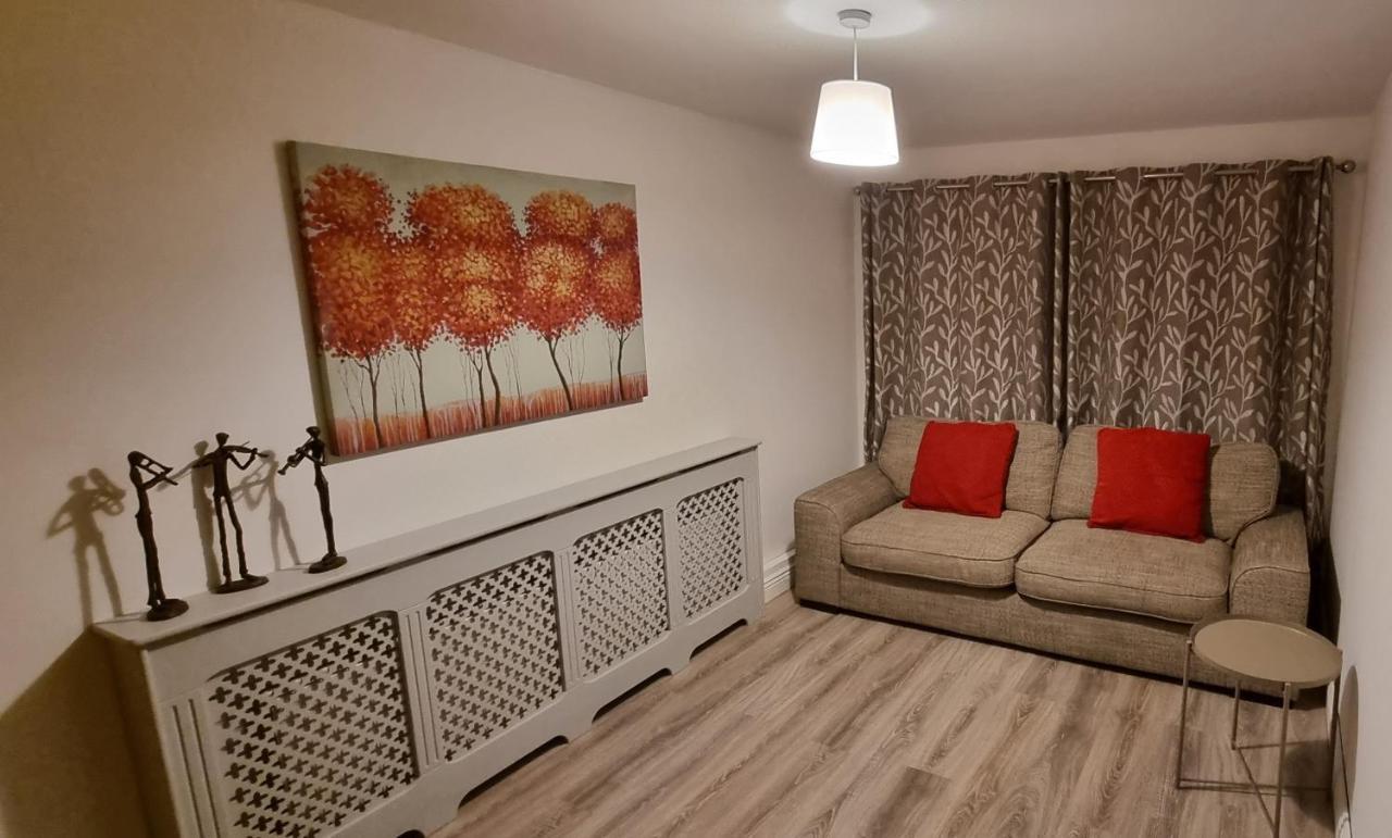 Spacious Curragh 2-Bed Apartment With Own Entrance Brownstown Dış mekan fotoğraf