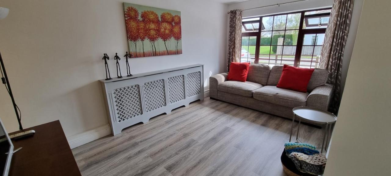 Spacious Curragh 2-Bed Apartment With Own Entrance Brownstown Dış mekan fotoğraf