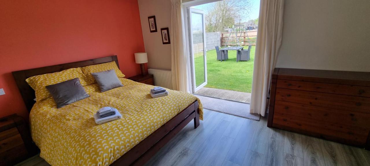 Spacious Curragh 2-Bed Apartment With Own Entrance Brownstown Dış mekan fotoğraf