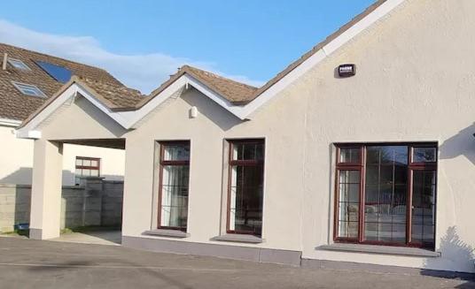 Spacious Curragh 2-Bed Apartment With Own Entrance Brownstown Dış mekan fotoğraf